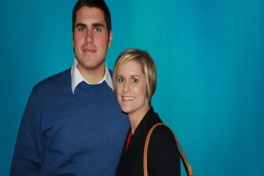 How Big Cat Wife Captured Hearts