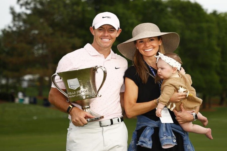  Rory McIlroy and His Wife